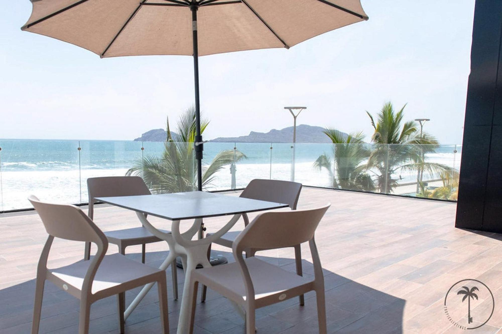 Terraza Con Vista Al Mar Y A Atardeceres